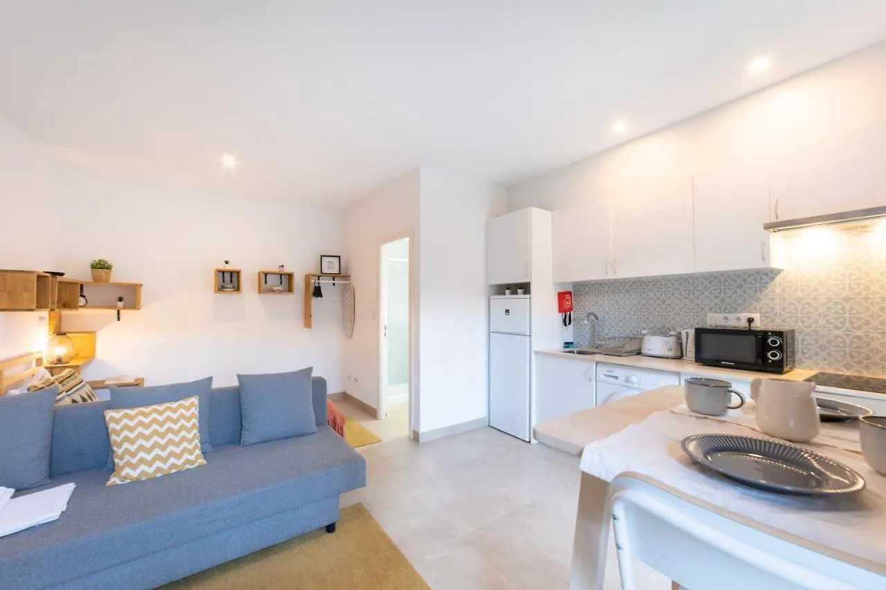Lisbon Hill House - No. 599B Apartment